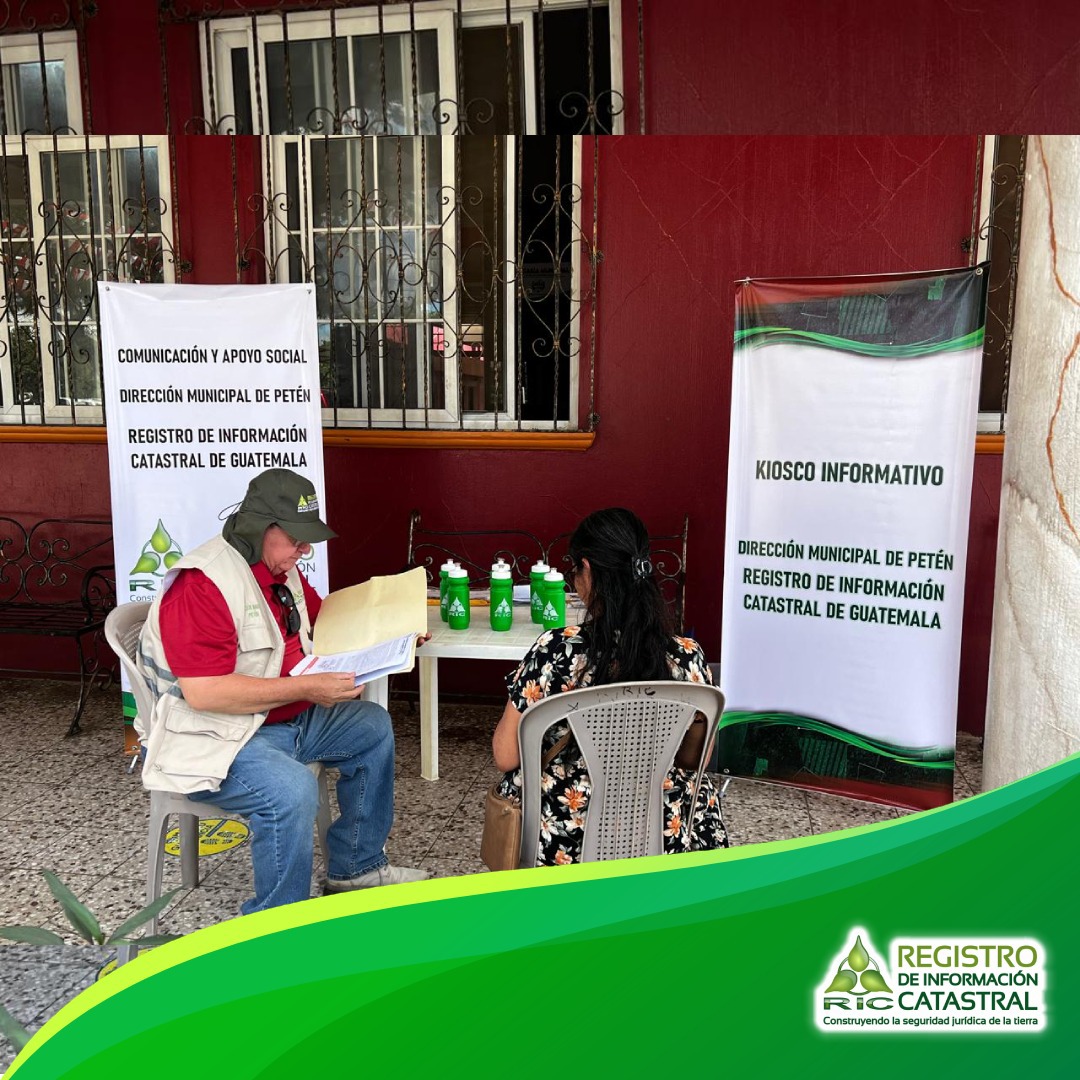 RIC fortalece la participación ciudadana mediante kioscos informativos y distribución de material educativo en Petén